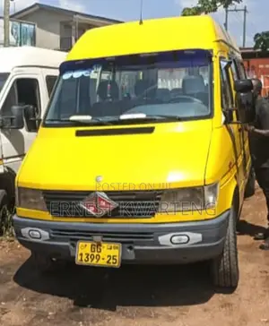 Mercedes-Benz Sprinter 2002 Yellow