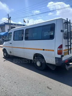 Mercedes-Benz Sprinter 2002 Gold