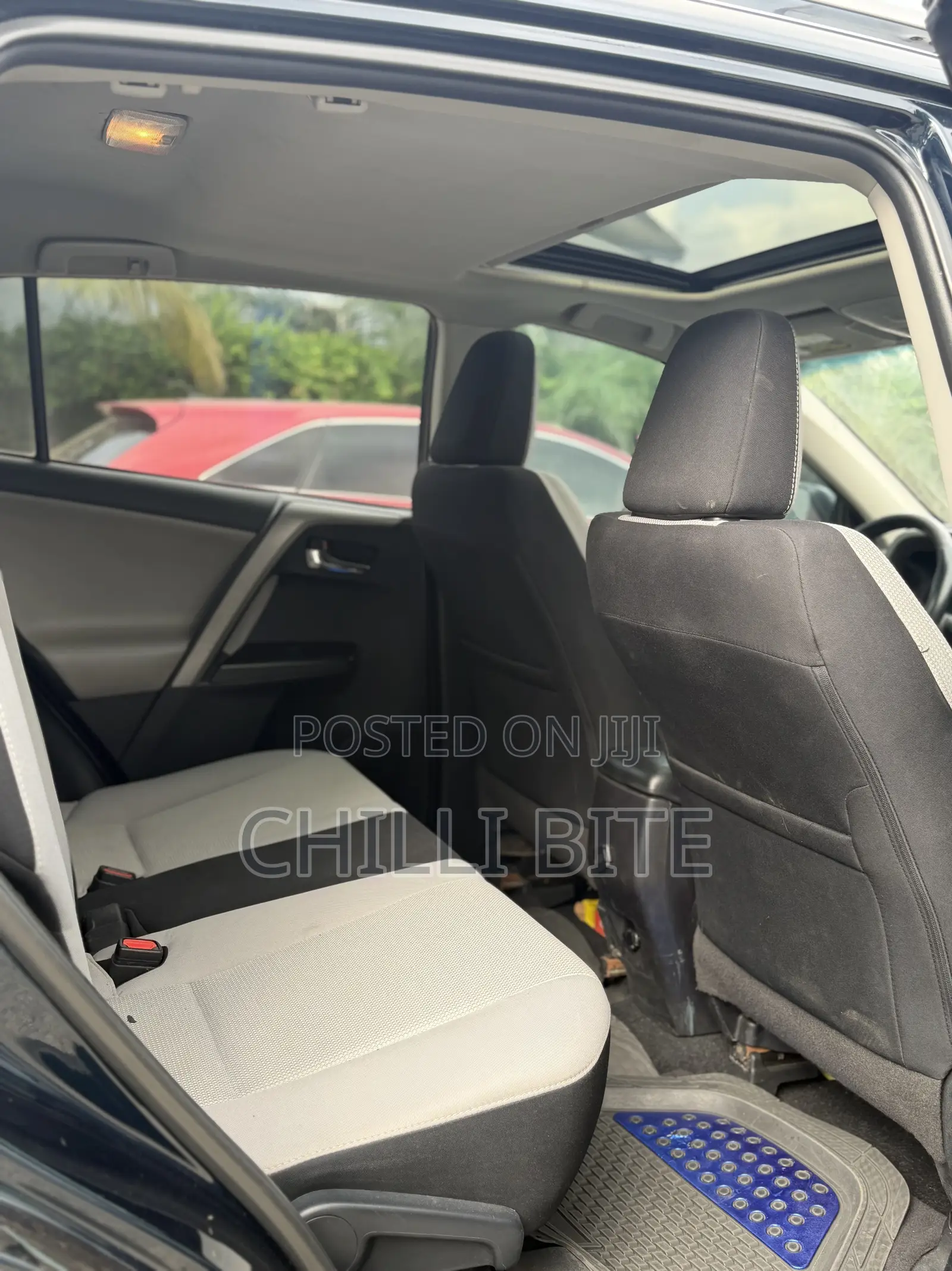 Toyota RAV4 XLE 4dr SUV (2.5L 4cyl 6A) 2018 Gray
