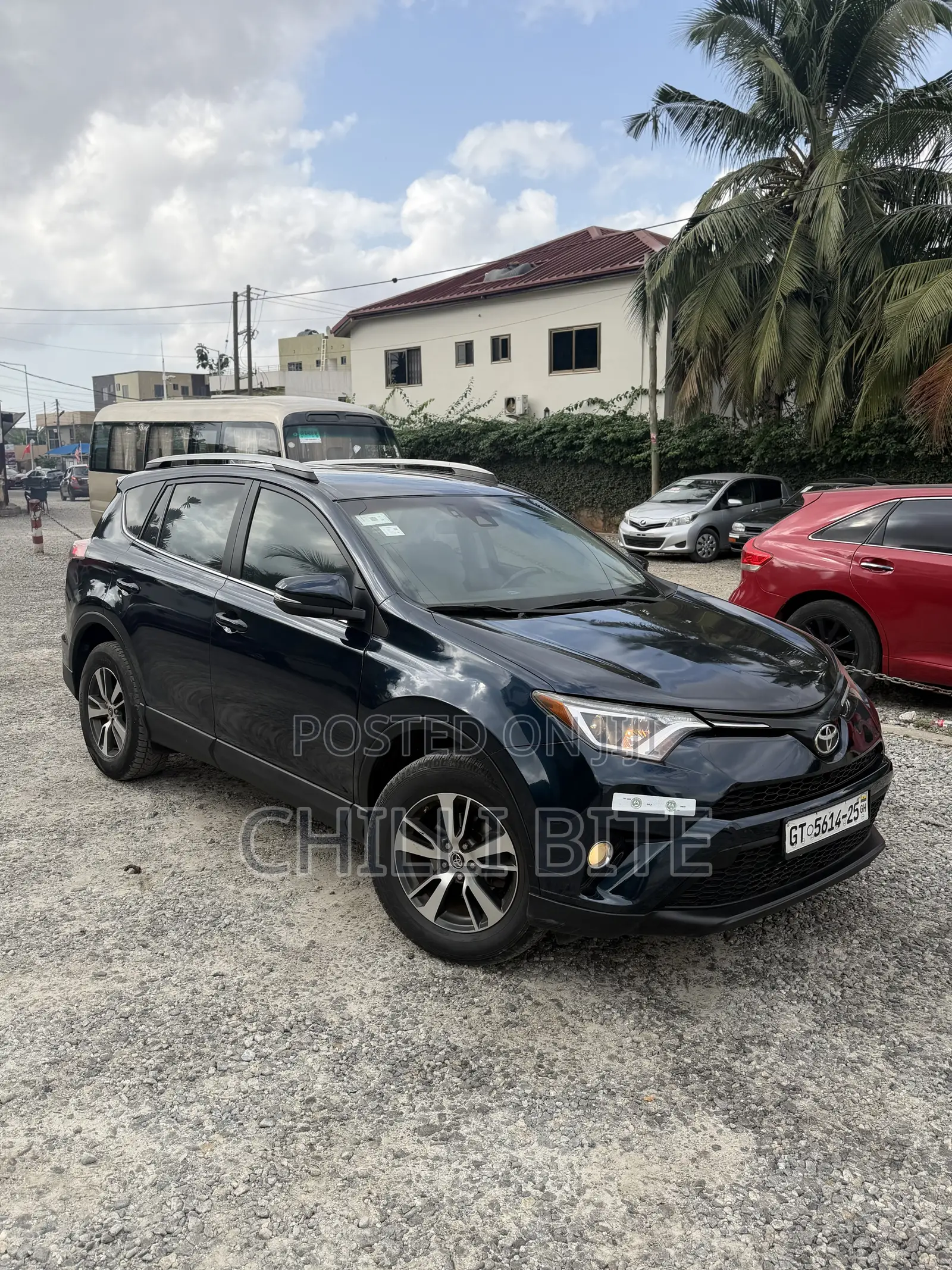 Toyota RAV4 XLE 4dr SUV (2.5L 4cyl 6A) 2018 Gray