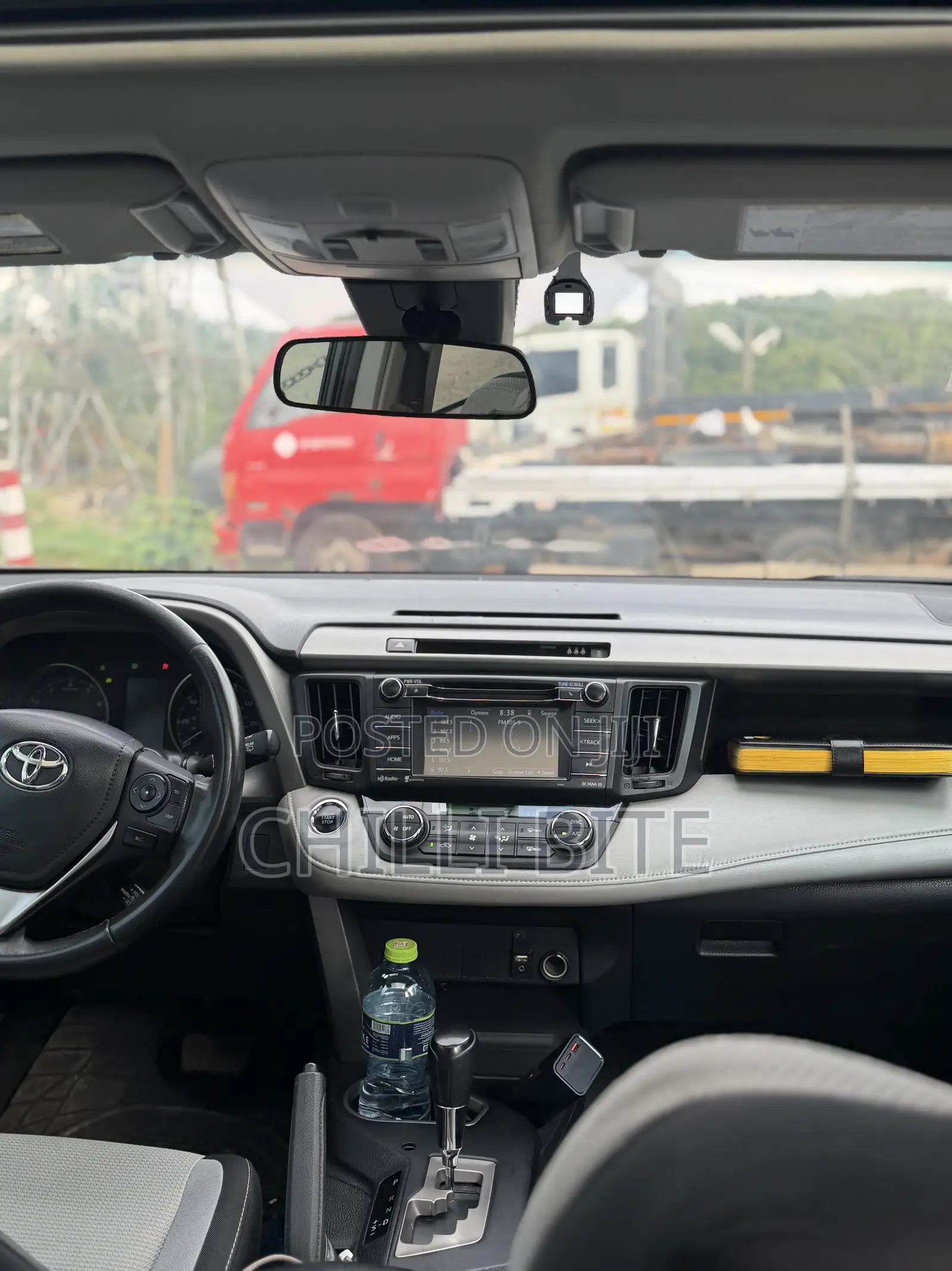 Toyota RAV4 XLE 4dr SUV (2.5L 4cyl 6A) 2018 Gray