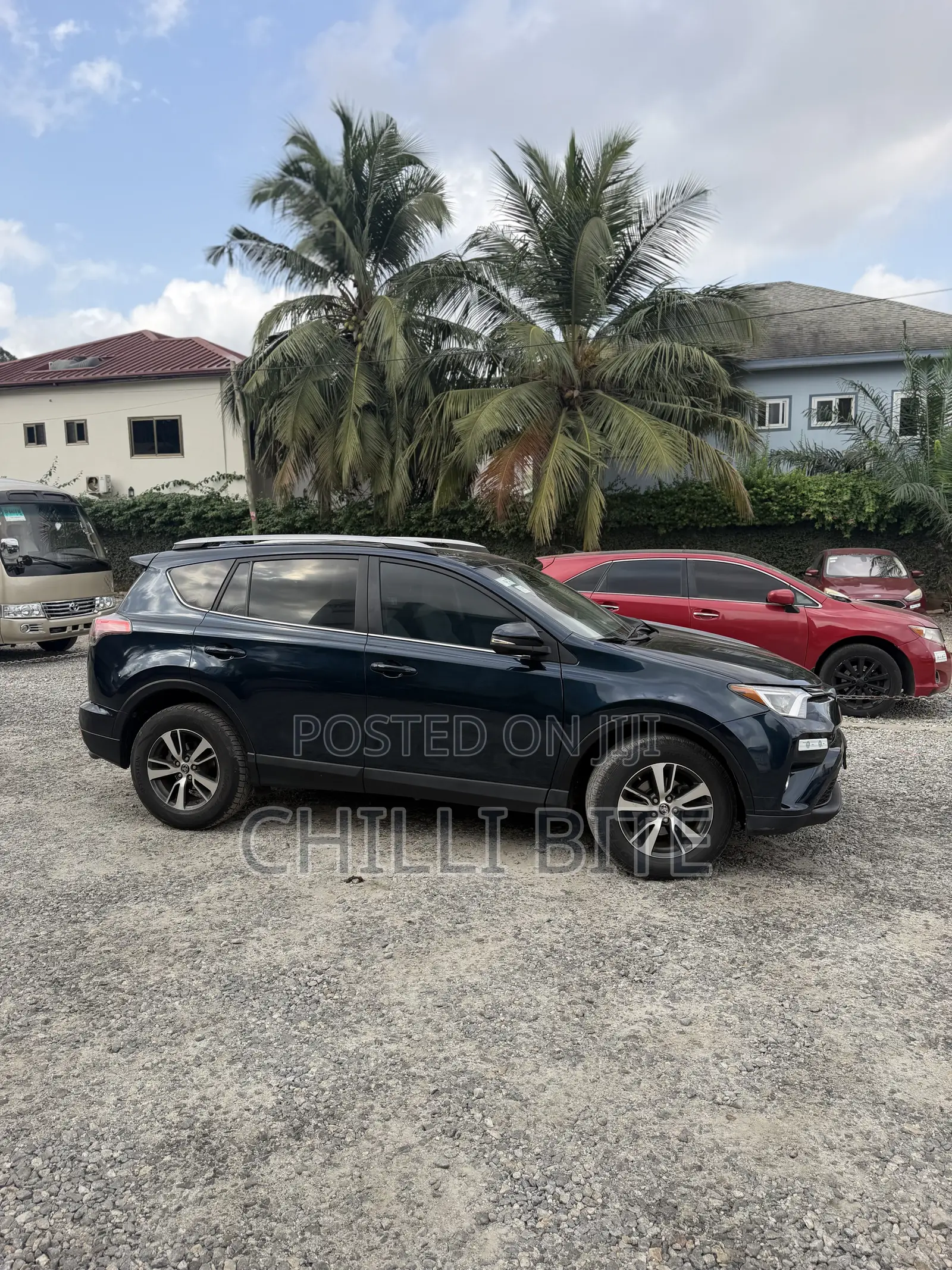 Toyota RAV4 XLE 4dr SUV (2.5L 4cyl 6A) 2018 Gray