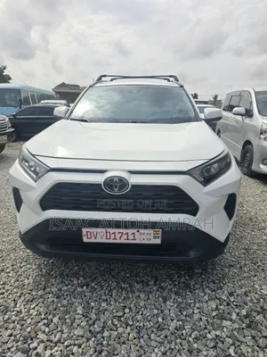 Toyota RAV4 XLE Premium AWD 2020 White