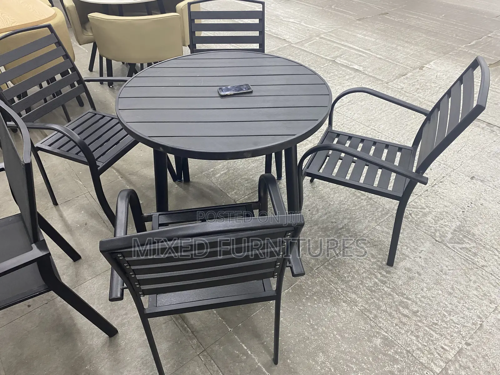 Outdoor Table With 4 Chair / Coffee Table