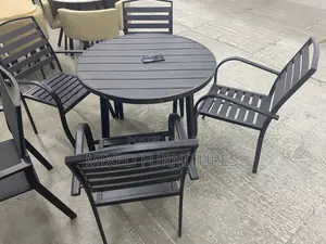Outdoor Table With 4 Chair / Coffee Table