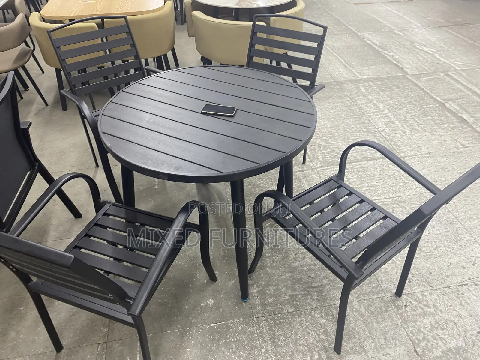 Outdoor Table With 4 Chair / Coffee Table