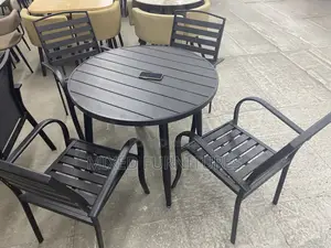 Outdoor Table With 4 Chair / Coffee Table