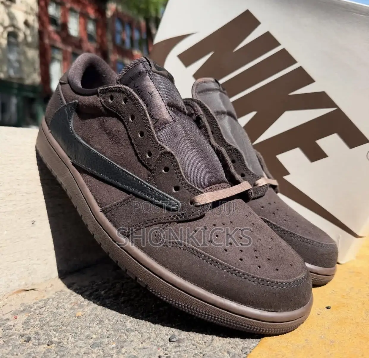 Jordan 1 Low Travis Scott- Brown