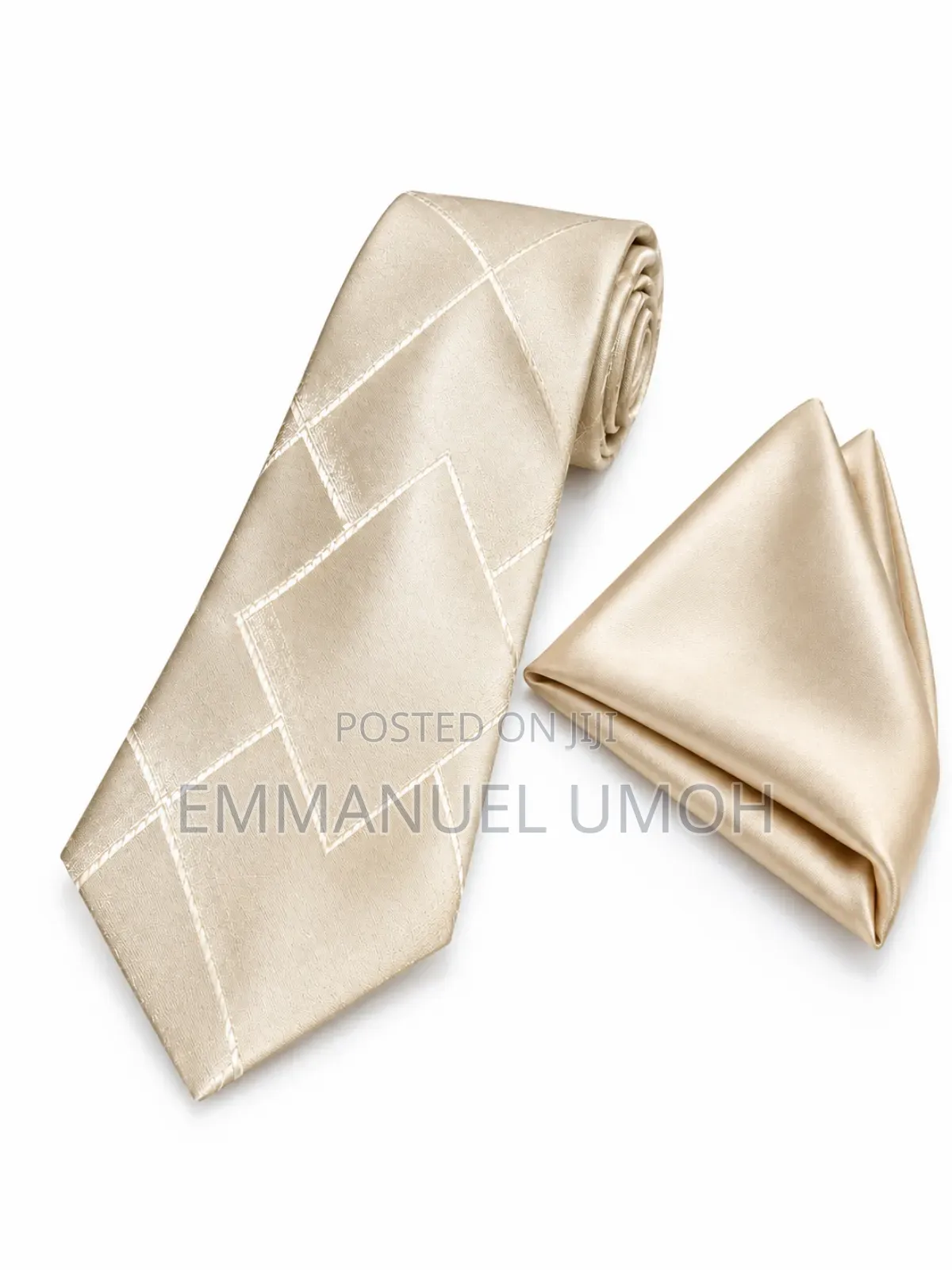 Elegant Champagne Gold Necktie With a Stylish Geometric Pattern