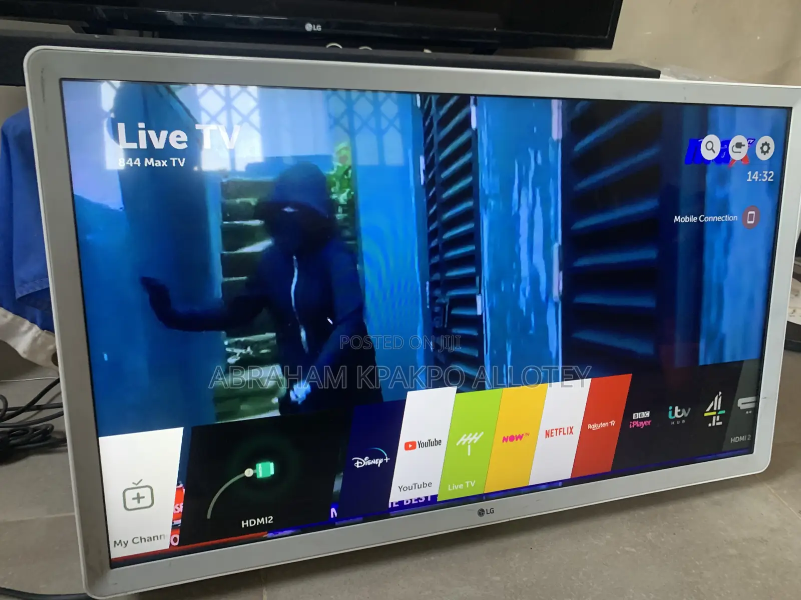 LG Smart TV 32”