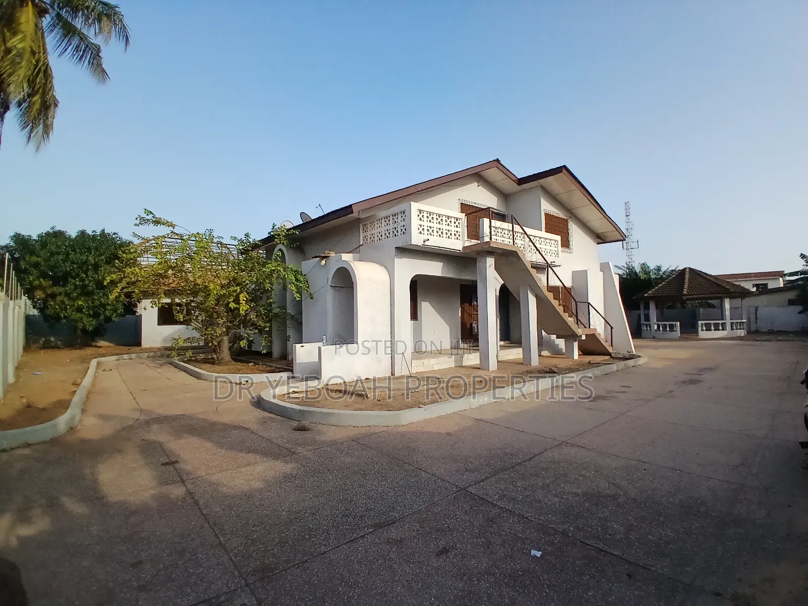 5bdrm Bungalow in Spintex 5 Bedrooms, Baatsona Total for rent