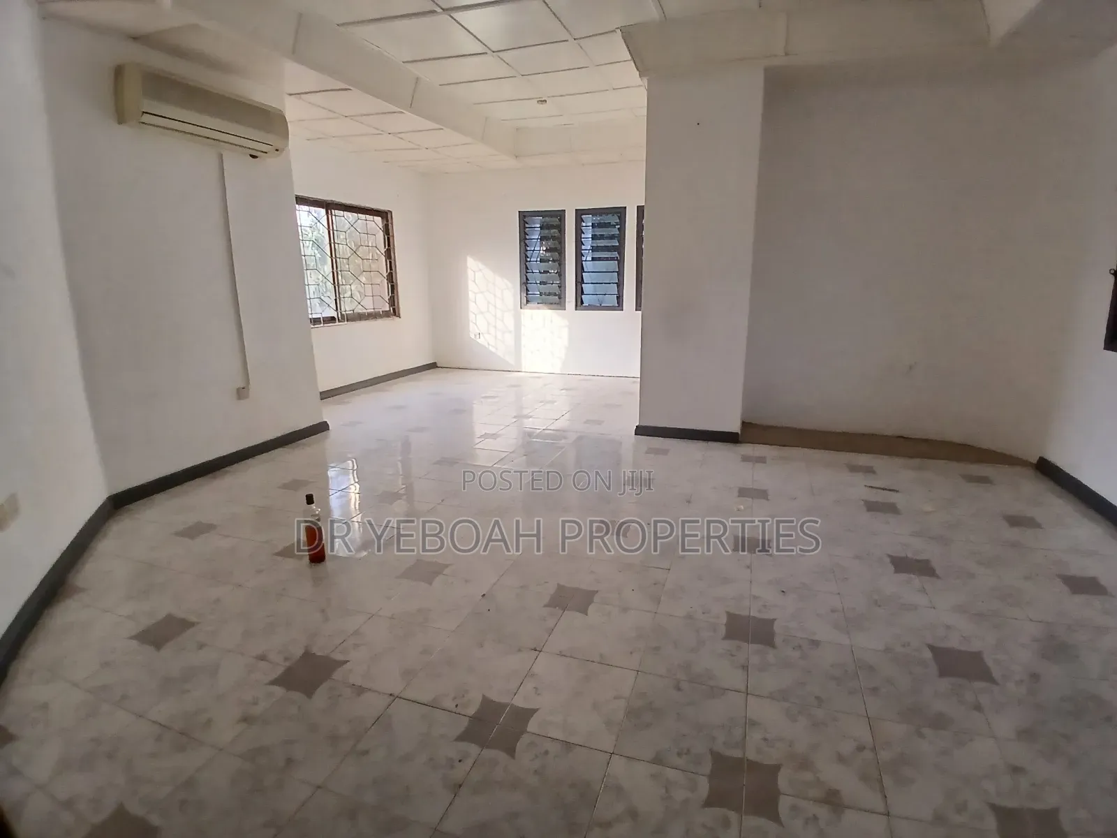 5bdrm Bungalow in Spintex 5 Bedrooms, Baatsona Total for rent