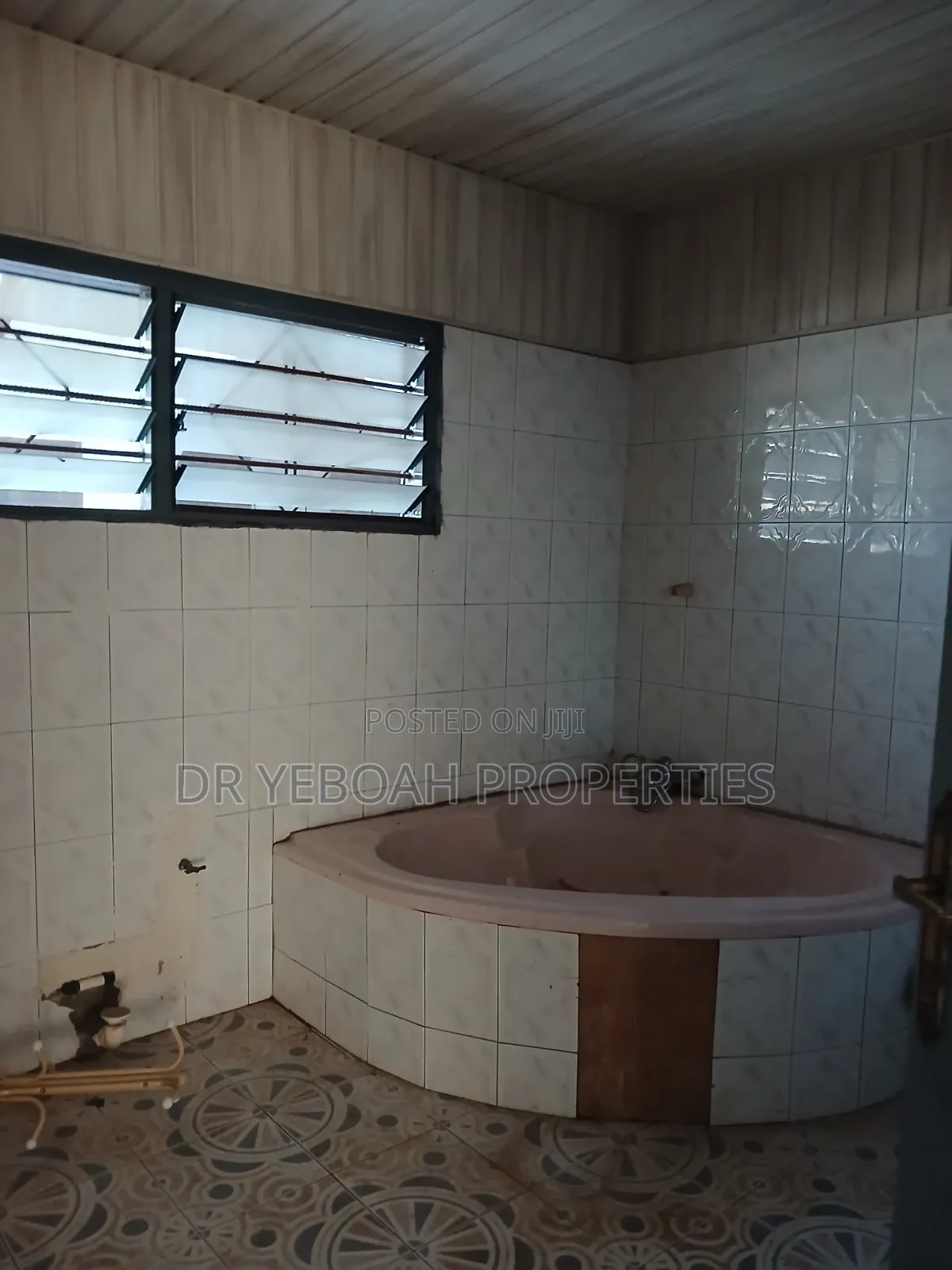 5bdrm Bungalow in Spintex 5 Bedrooms, Baatsona Total for rent