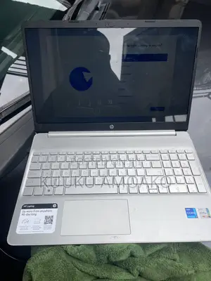Laptop HP 15-dy2075tg 8GB Intel Core i7 SSD 256GB
