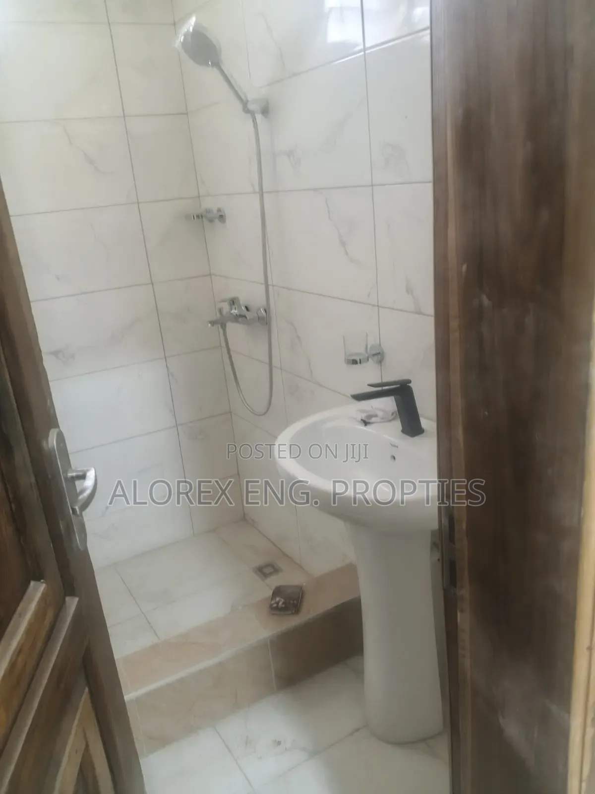 1bdrm Apartment in Oyibi Pillar 2, Sasaabi for rent
