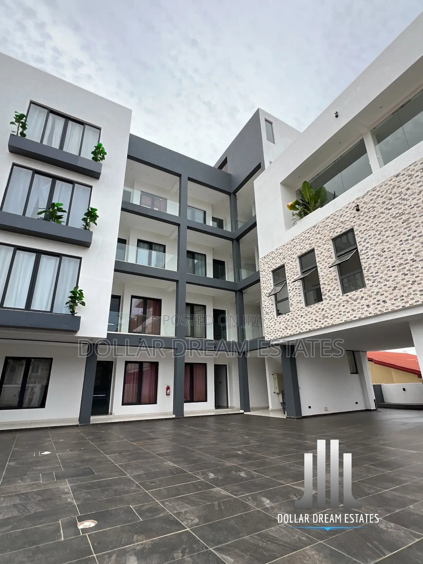 3bdrm Penthouse in Adjiriganor for rent
