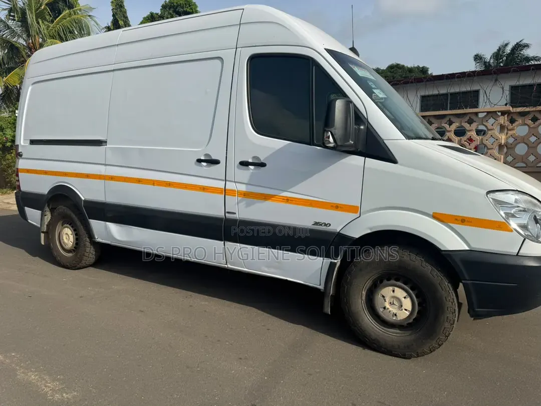 Mercedes-Benz Sprinter 2012 White