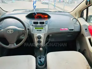Toyota Vitz 2009 White