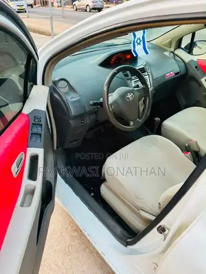 Toyota Vitz 2009 White