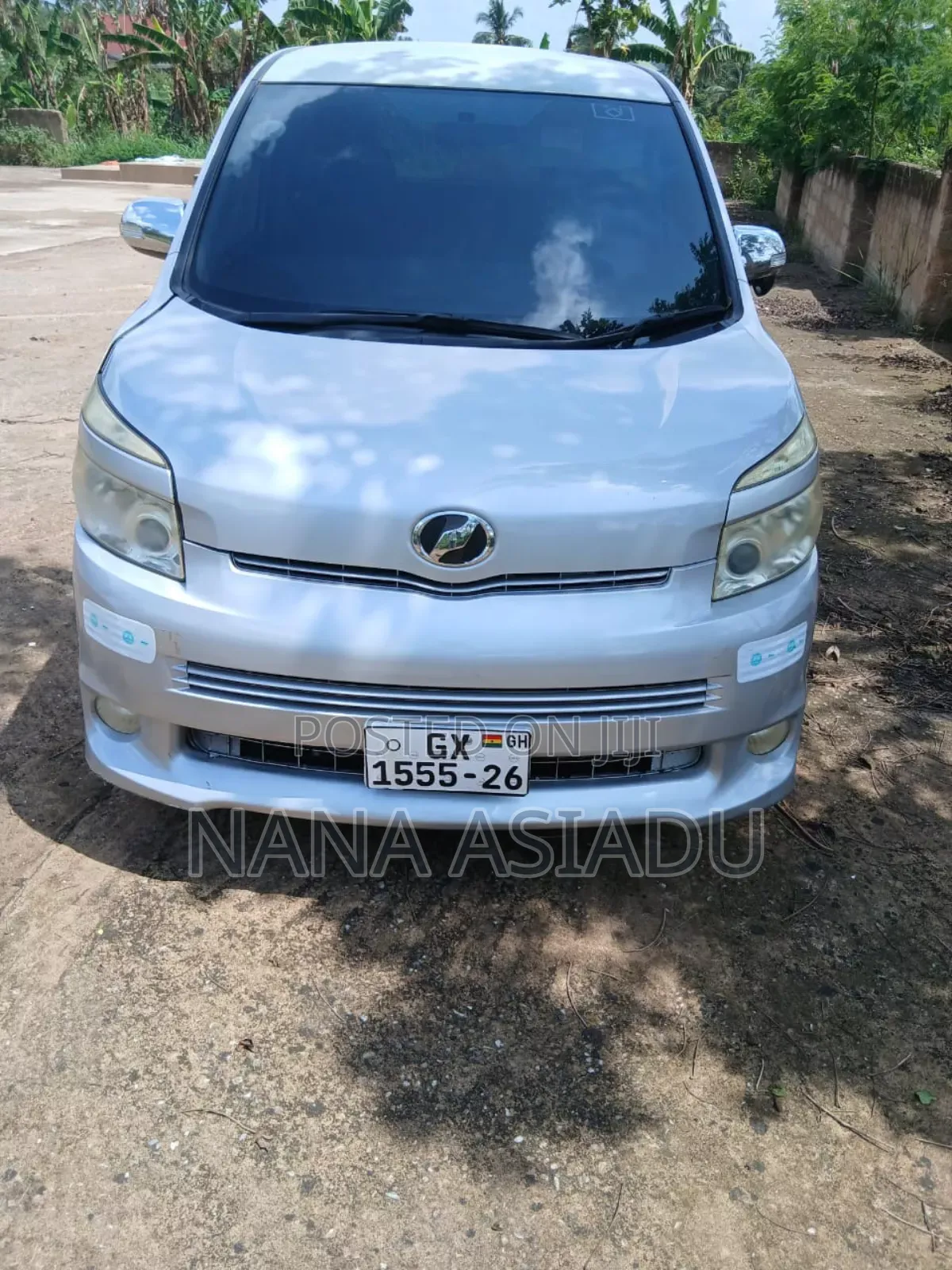 Toyota Voxy 2012 Silver