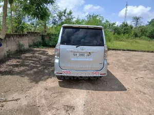 Toyota Voxy 2012 Silver