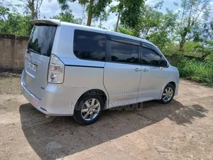 Toyota Voxy 2012 Silver