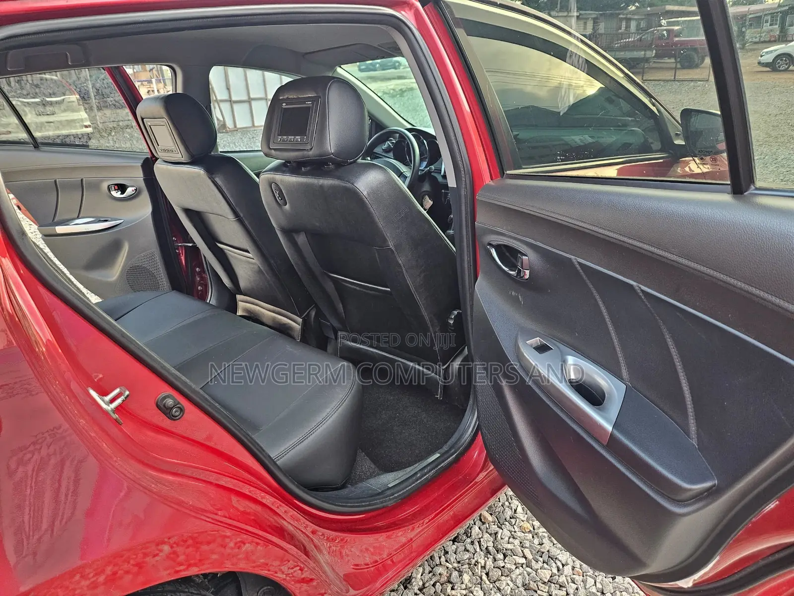 Toyota Yaris L Hatchback 5dr 2016 Red