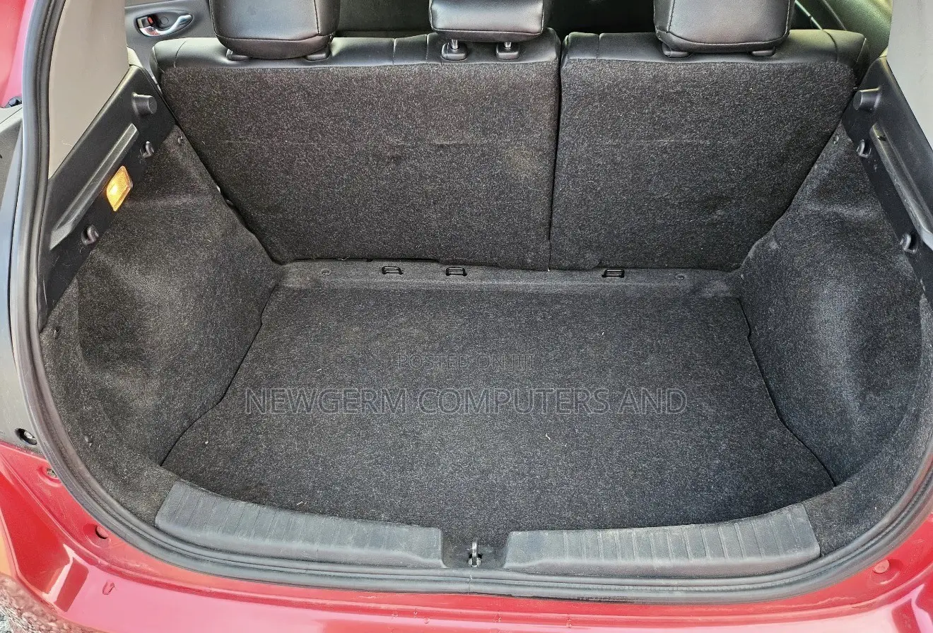 Toyota Yaris L Hatchback 5dr 2016 Red