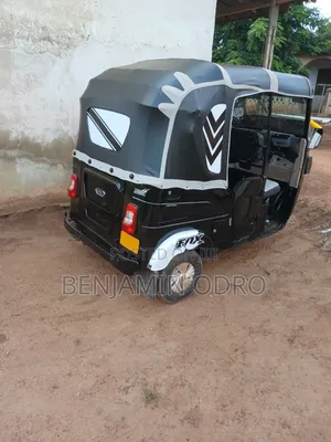 Bajaj RE 2025 Black