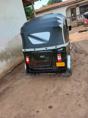 Bajaj RE 2025 Black