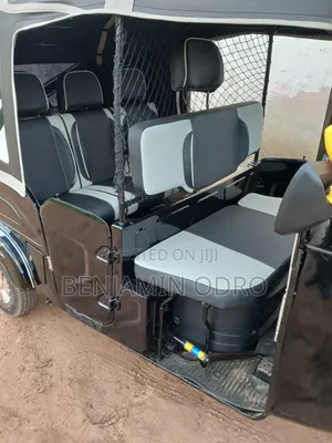 Bajaj RE 2025 Black