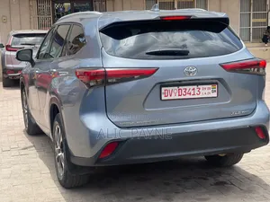 Toyota Highlander XLE 2022 Silver
