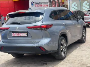 Toyota Highlander XLE 2022 Silver