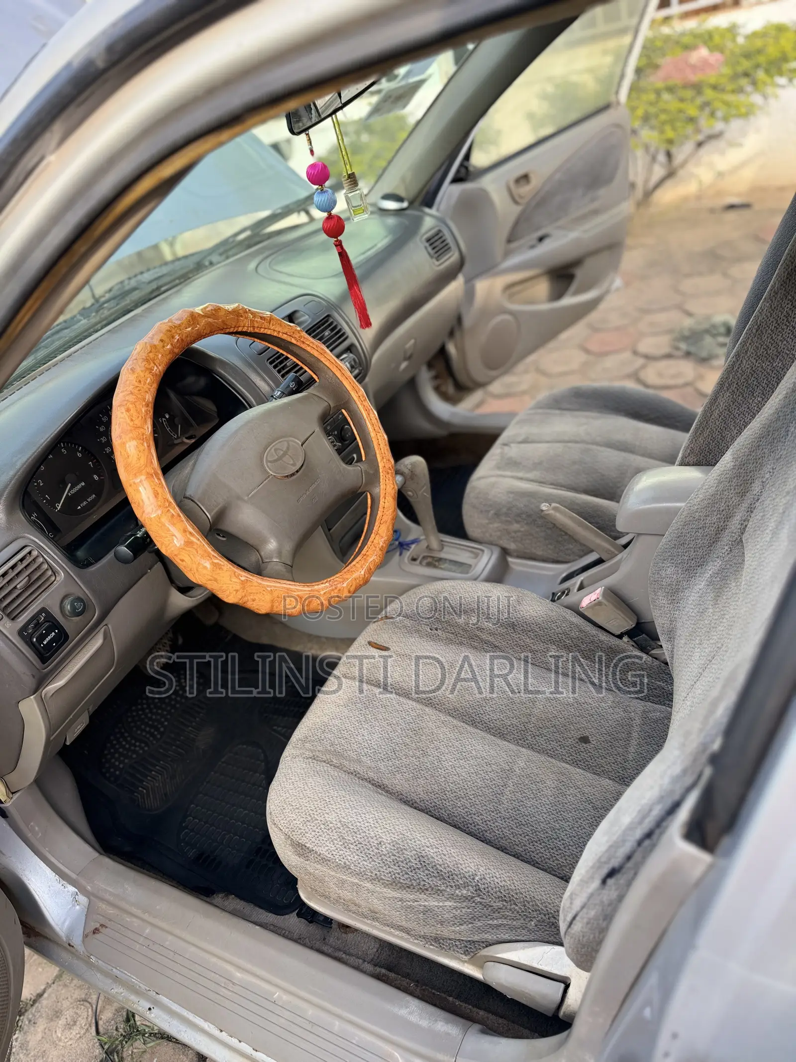 Toyota Corolla 2000 Gray