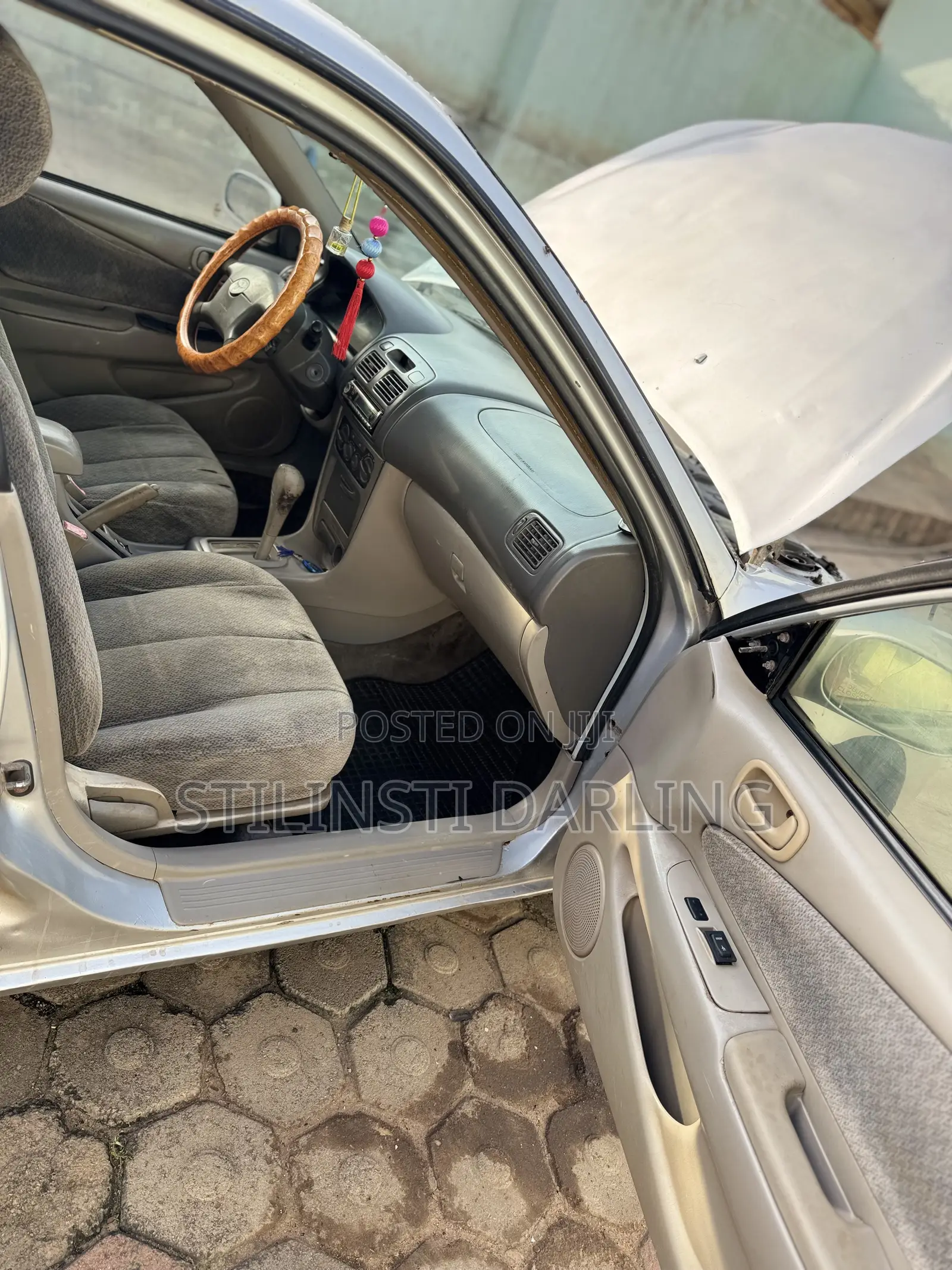 Toyota Corolla 2000 Gray