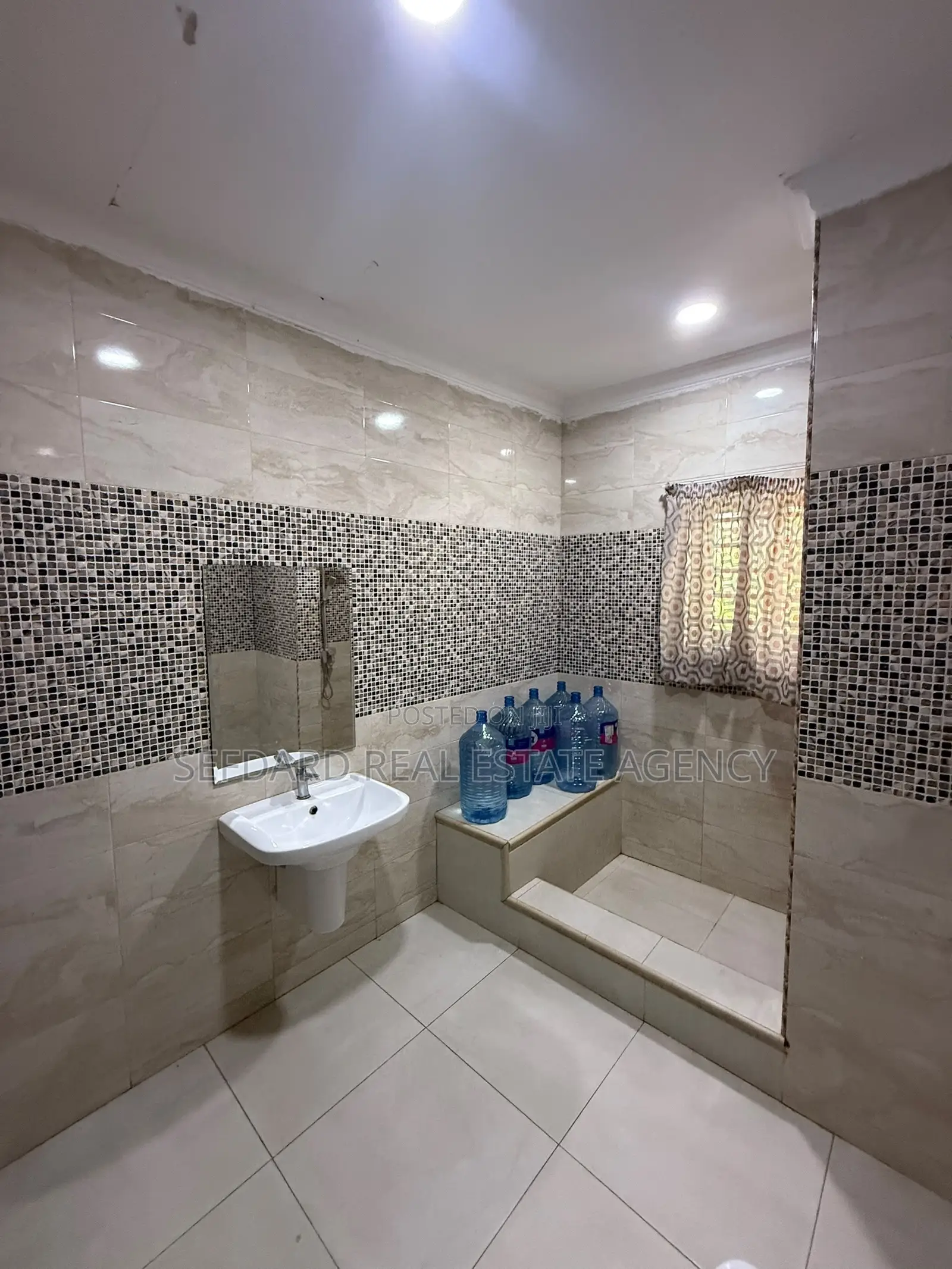 5bdrm House in Sefdard Properties, Pokuase for sale