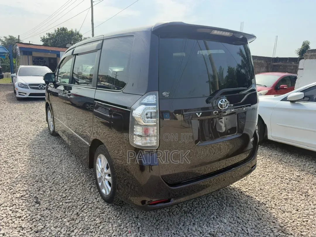 Toyota Voxy X L Edition 2WD 7-Seater 2013 Black