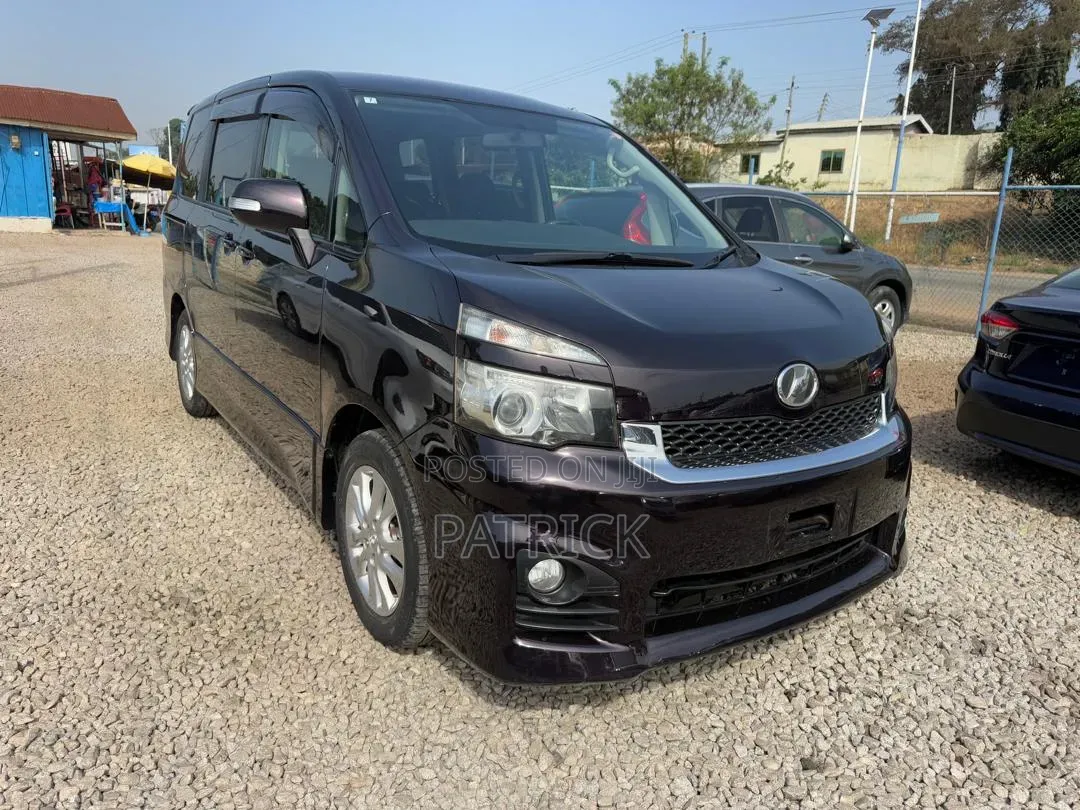 Toyota Voxy X L Edition 2WD 7-Seater 2013 Black