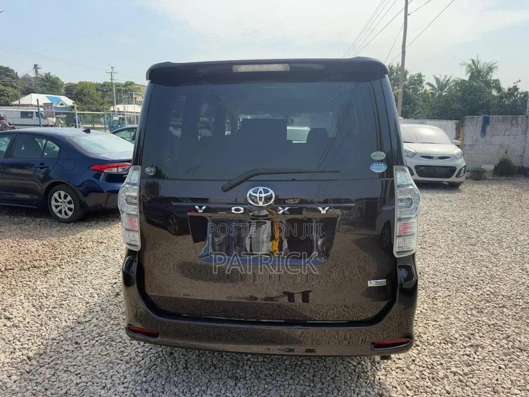 Toyota Voxy X L Edition 2WD 7-Seater 2013 Black