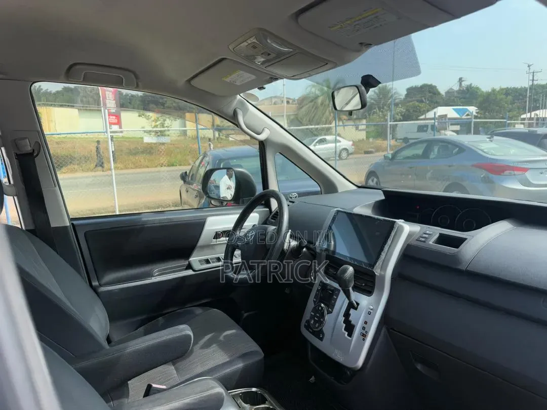 Toyota Voxy X L Edition 2WD 7-Seater 2013 Black