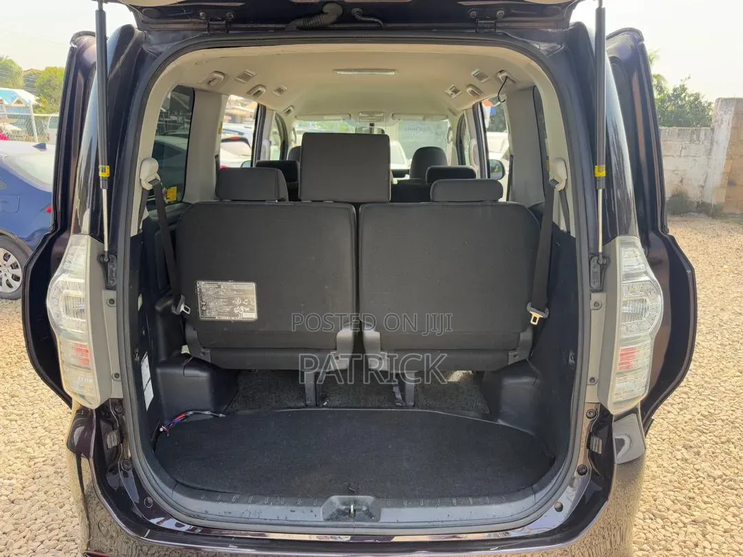 Toyota Voxy X L Edition 2WD 7-Seater 2013 Black