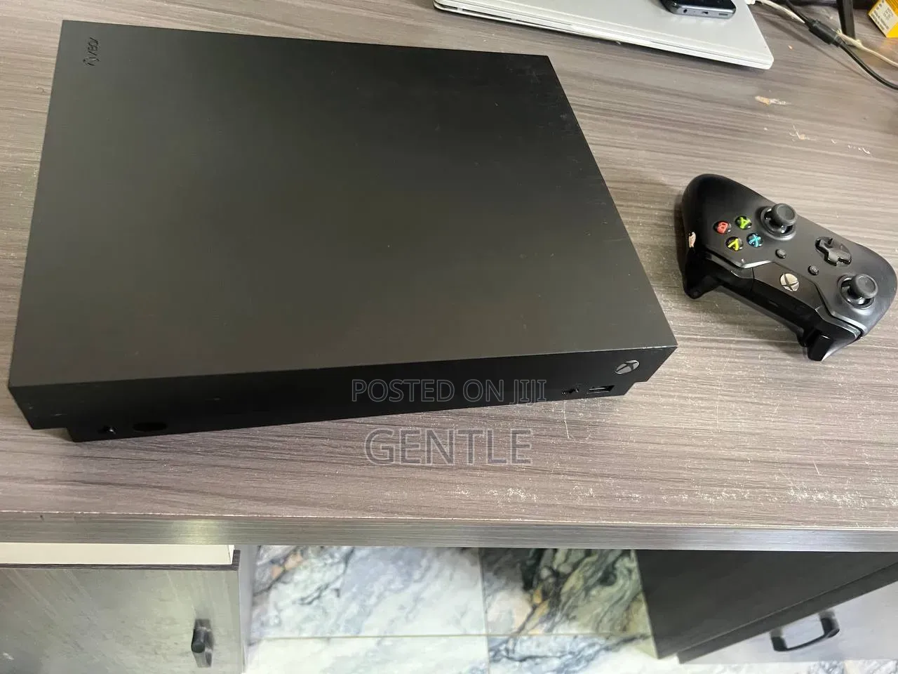 Microsoft Xbox One X 1TB
