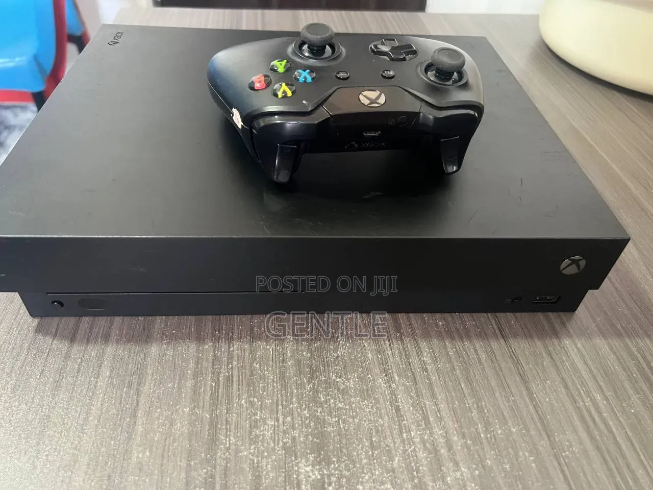 Microsoft Xbox One X 1TB