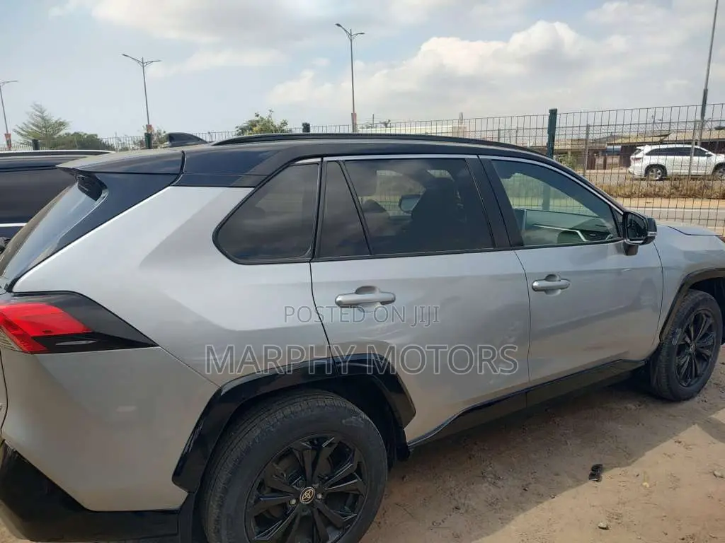 Toyota RAV4 2024 Silver