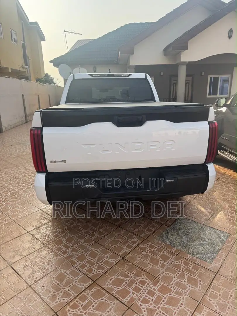 Toyota Tundra 2023 White