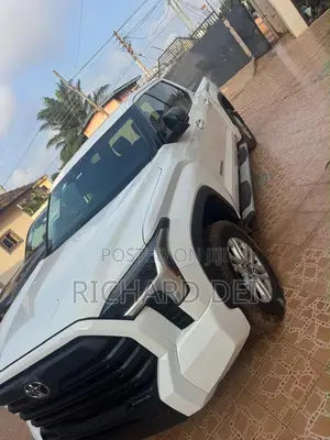 Toyota Tundra 2023 White