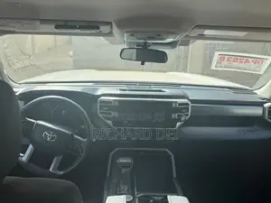 Toyota Tundra 2023 White