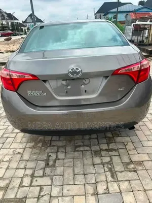 Toyota Corolla LE (1.8L 4cyl 2A) 2018 Gold