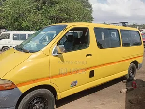 Toyota HiAce 2010 Yellow