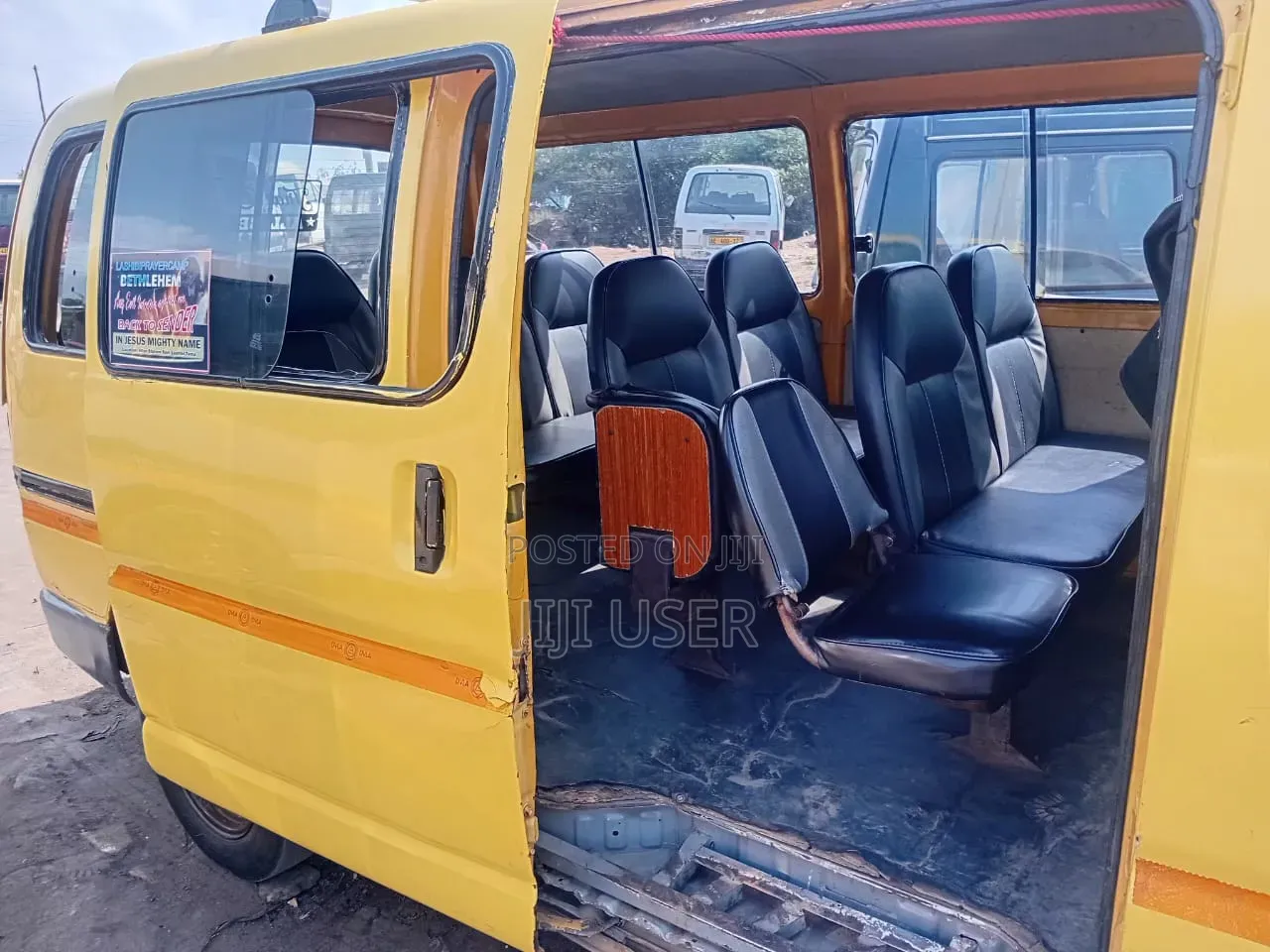 Toyota HiAce 2010 Yellow